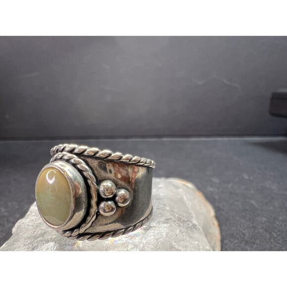 Vintage Sterling Silver Size 6 Ring | Artisan Style Green Cabochon Band - Picture 8 of 14